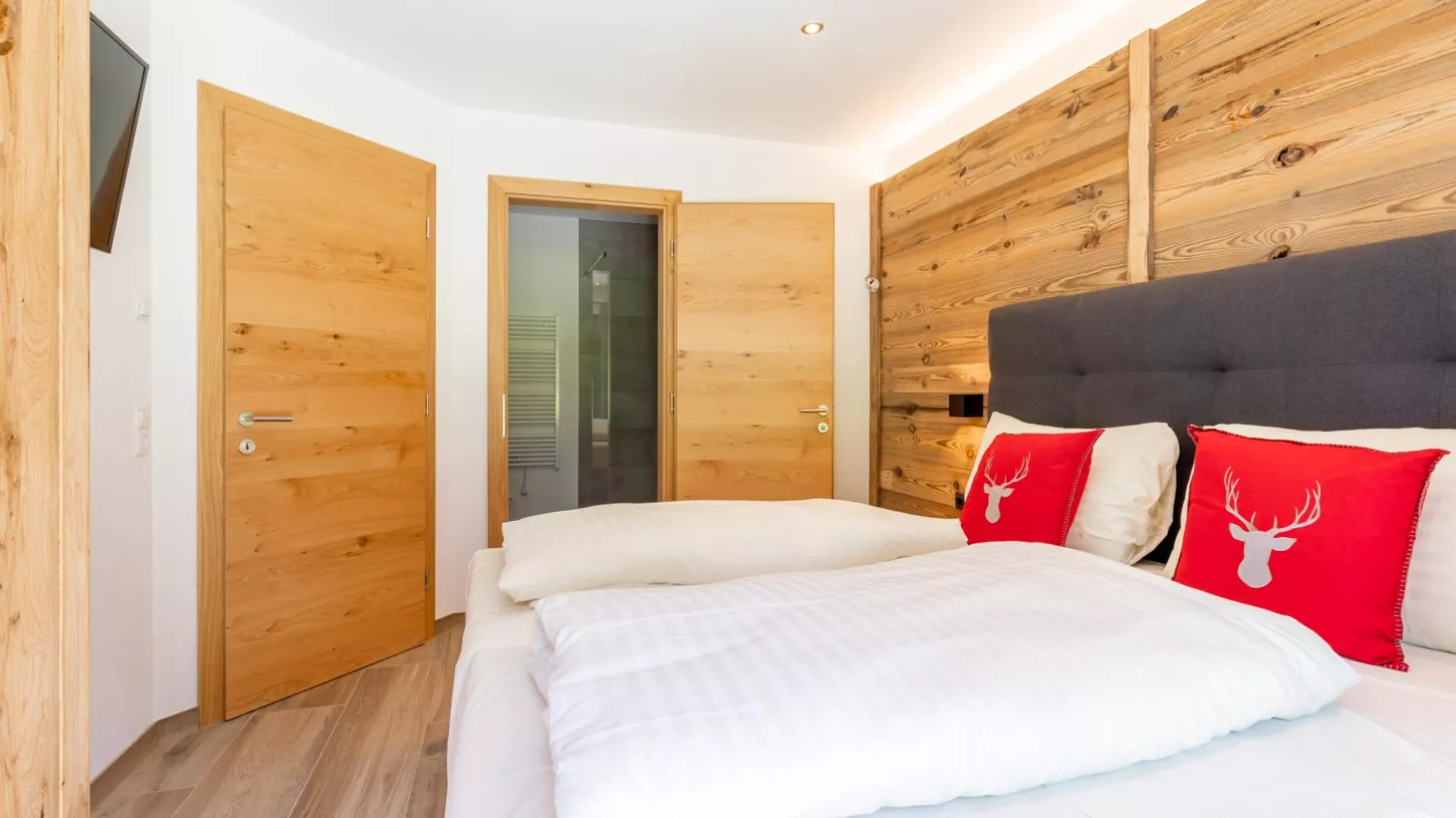 Pinzgau Lodge 1B-Bedroom
