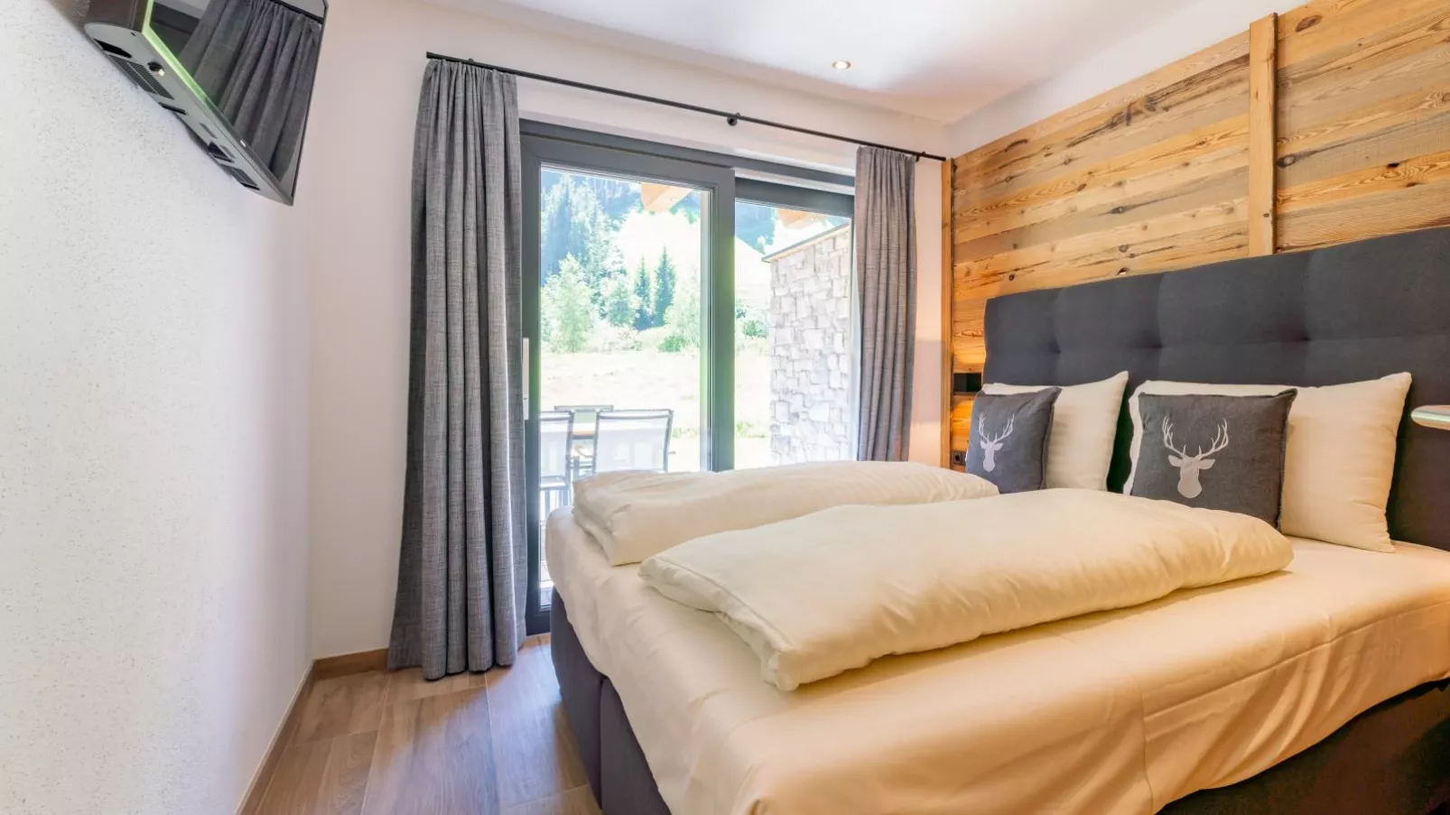 Pinzgau Lodge 1B-Bedroom