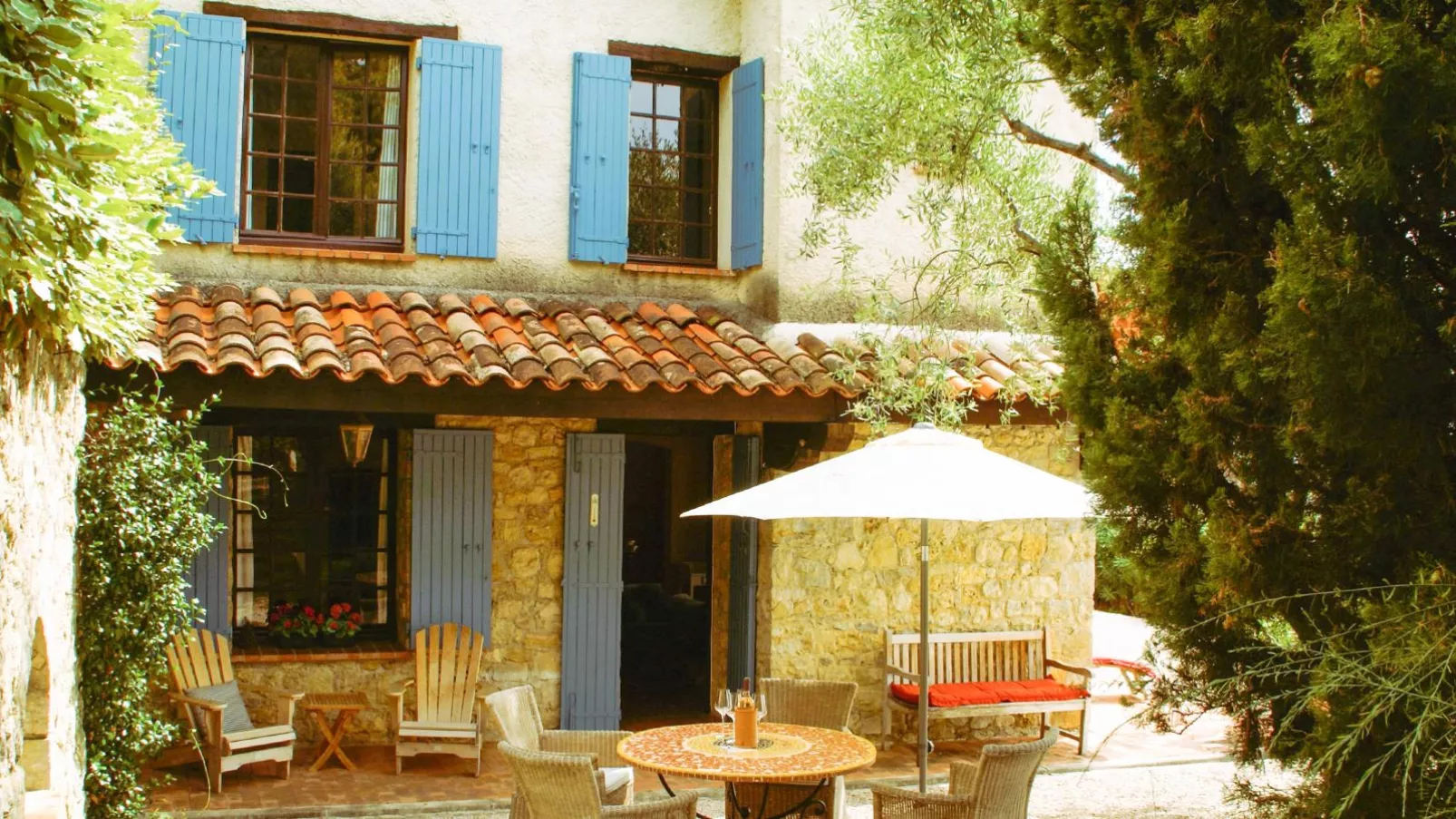 Le Hérisson-Exterior summer
