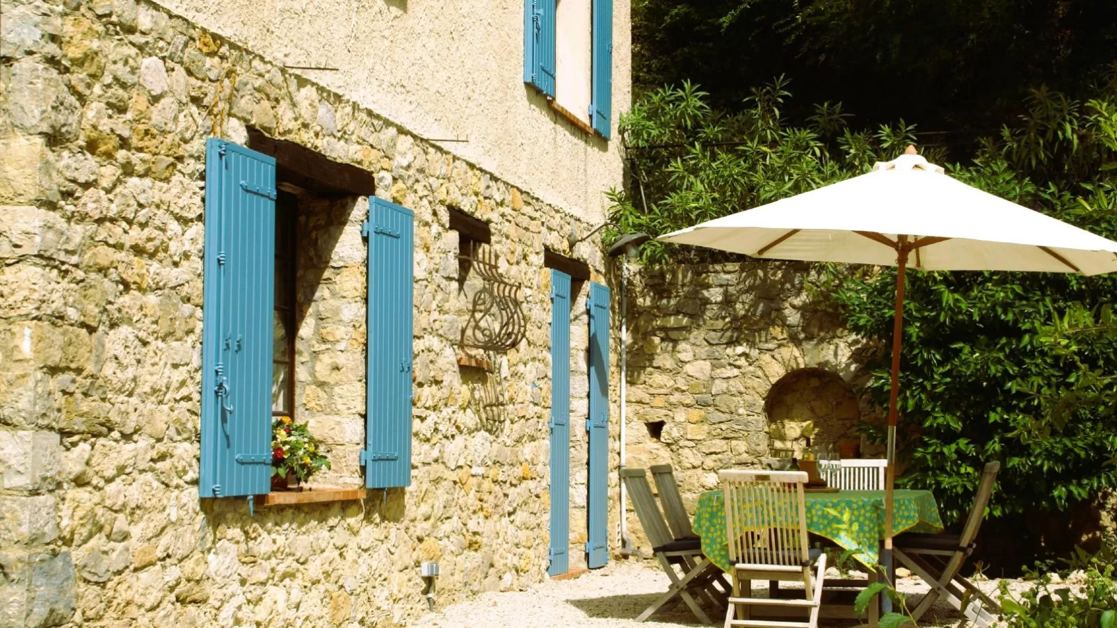Le Hérisson-Exterior summer