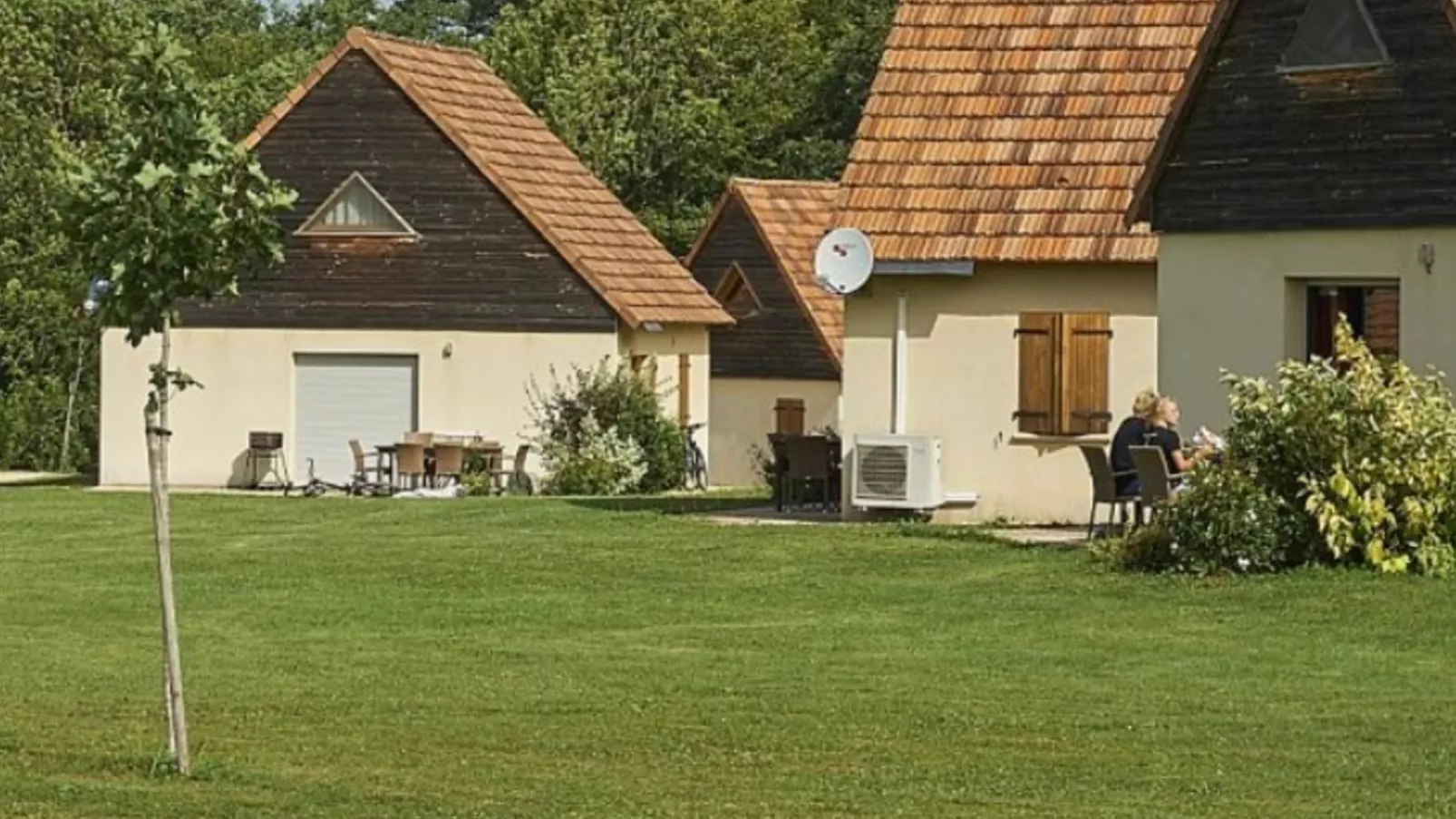 Le Lac Bleu nr 27-Exterior summer