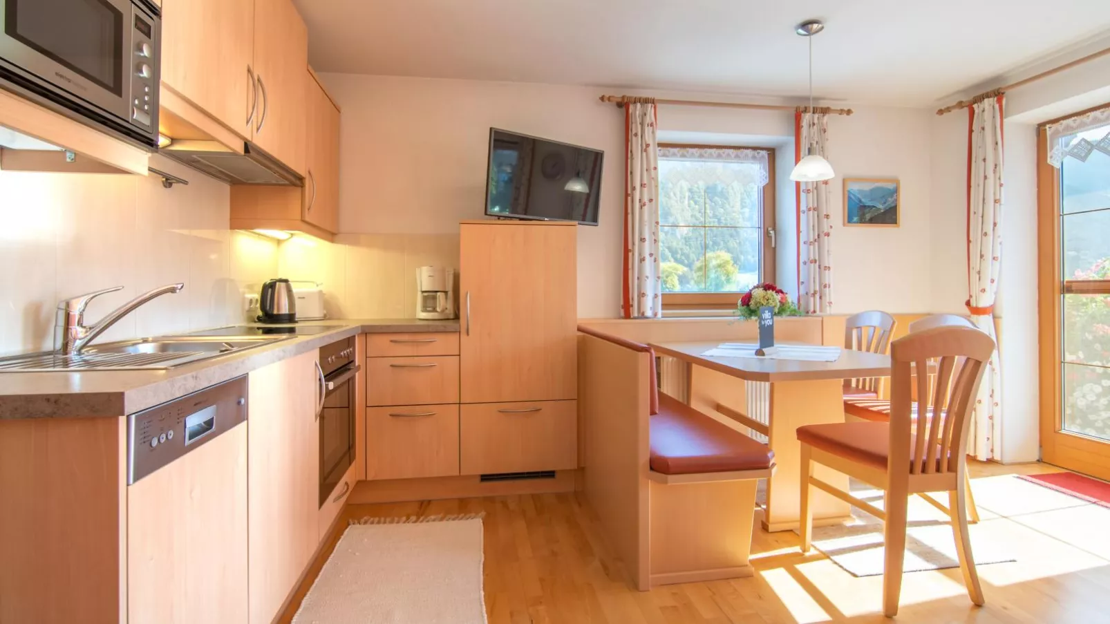 Schleicherhof II-Dining room
