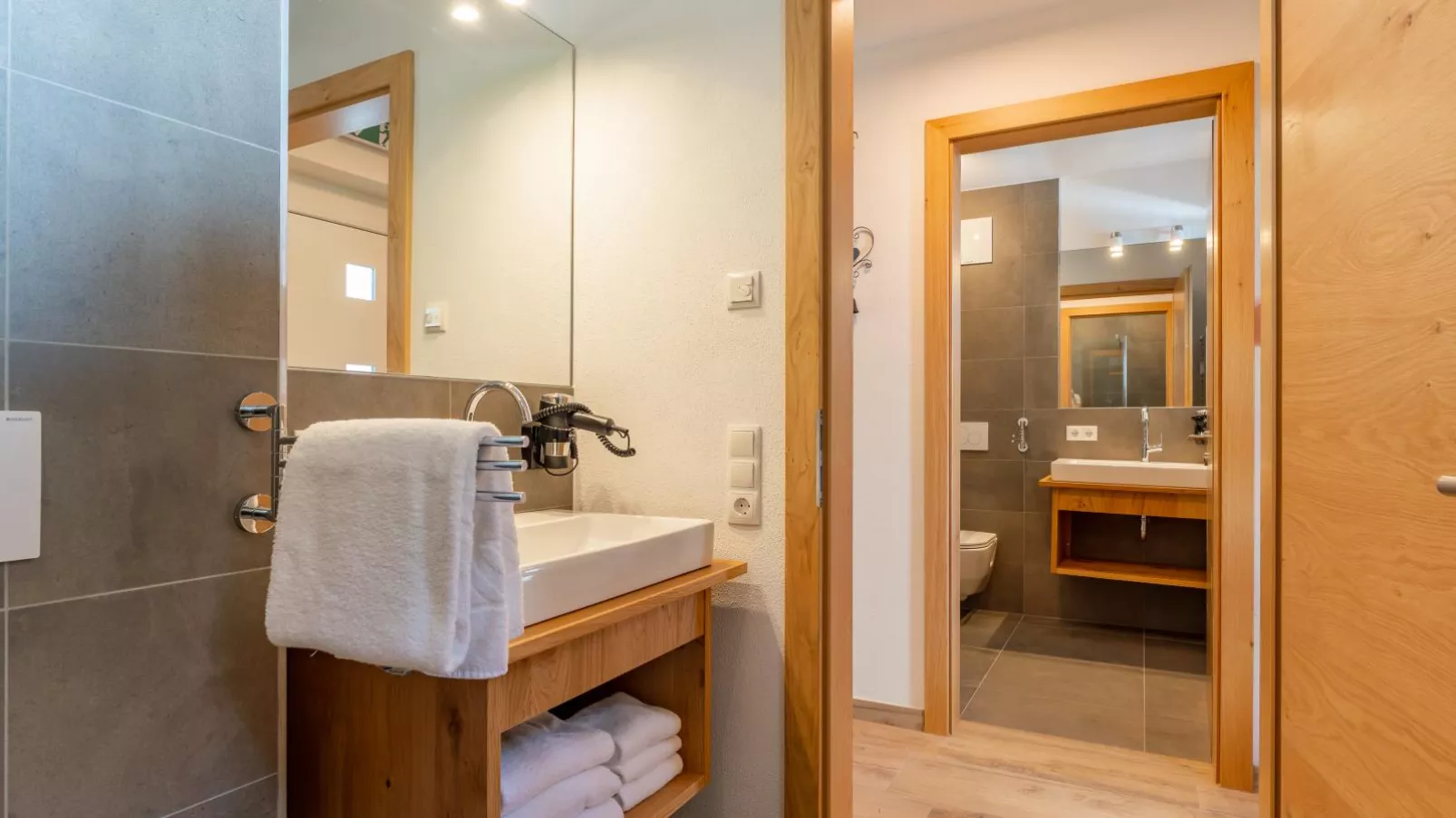Felsener Wald-Bathroom