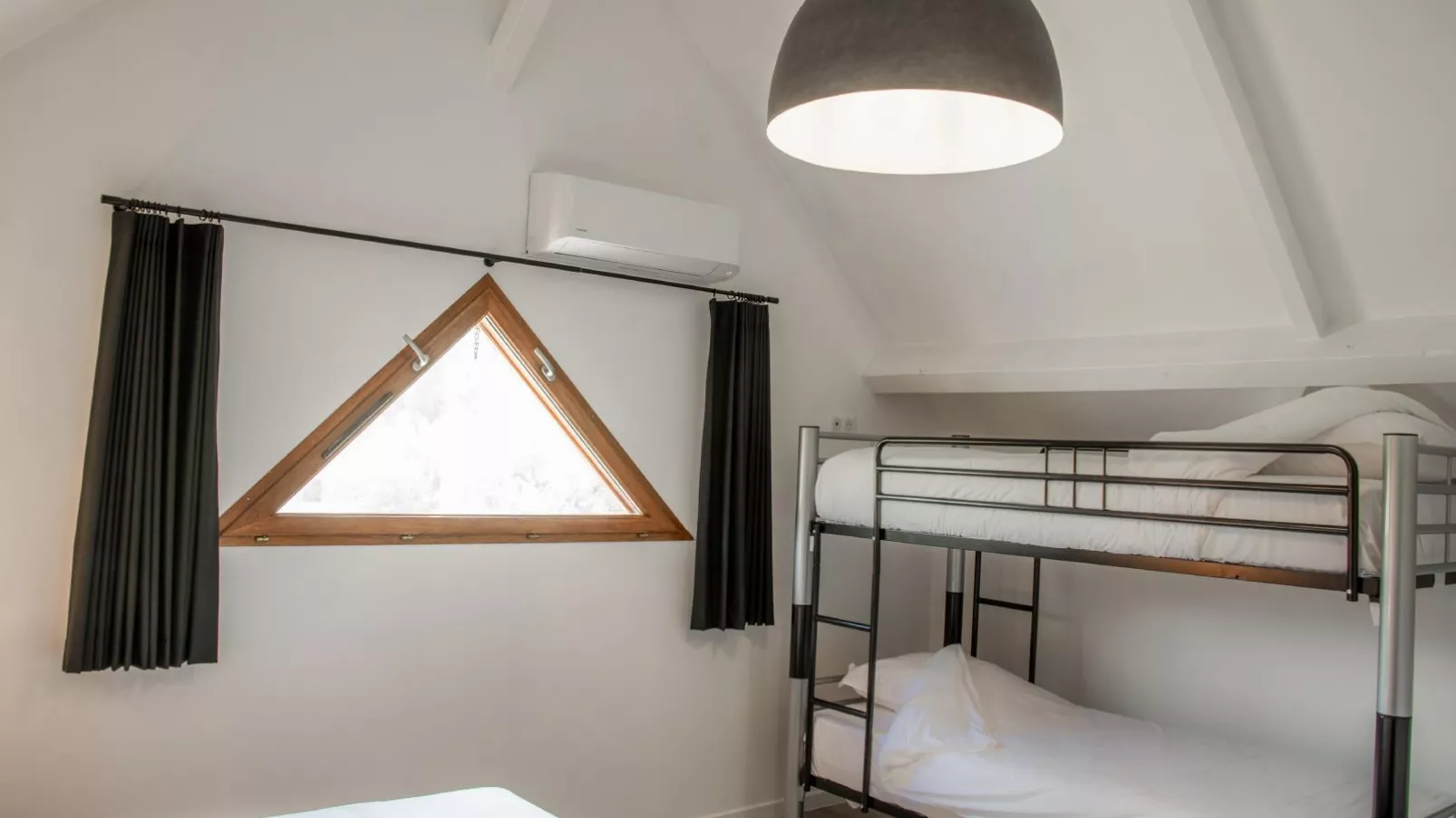Lac Bleu 40-Bedroom