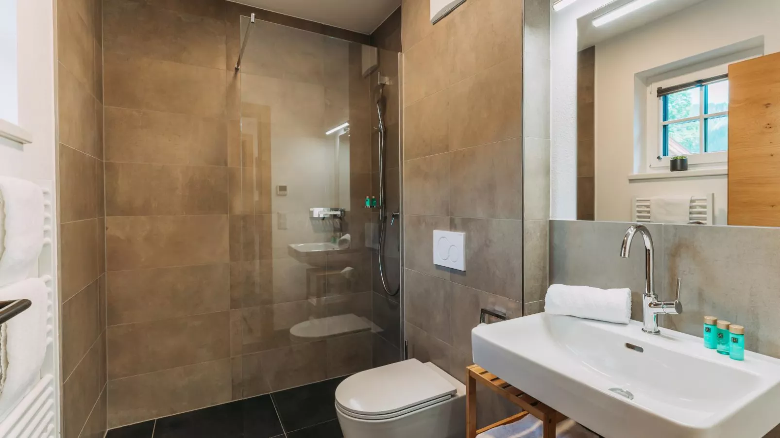 Tauernlodge Krimml 2B-Bathroom