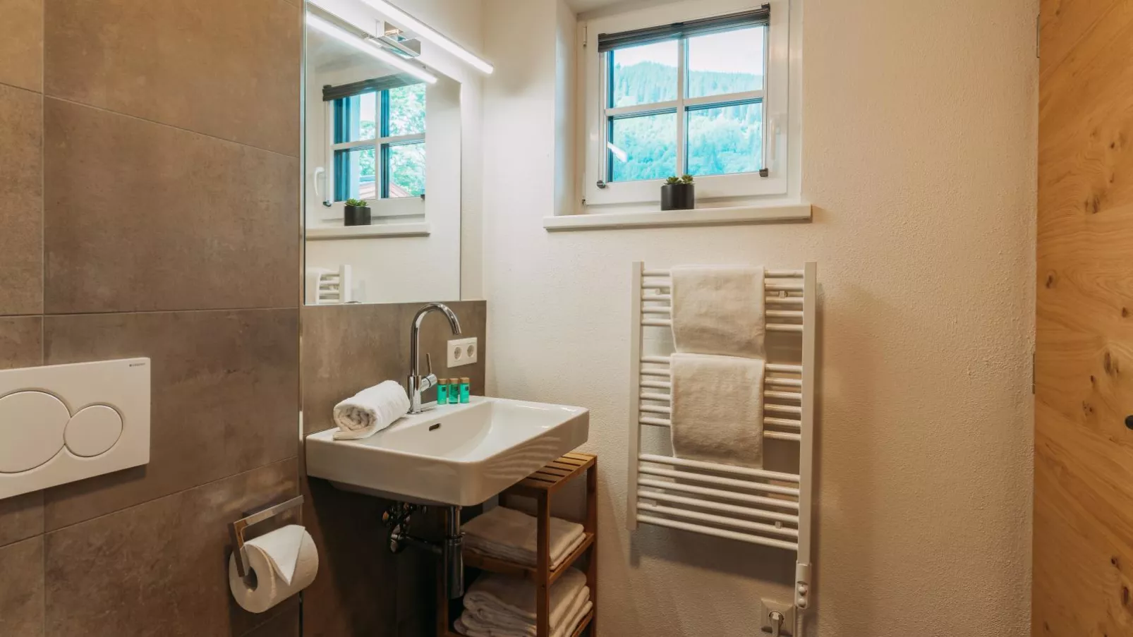 Tauernlodge Krimml 2B-Bathroom