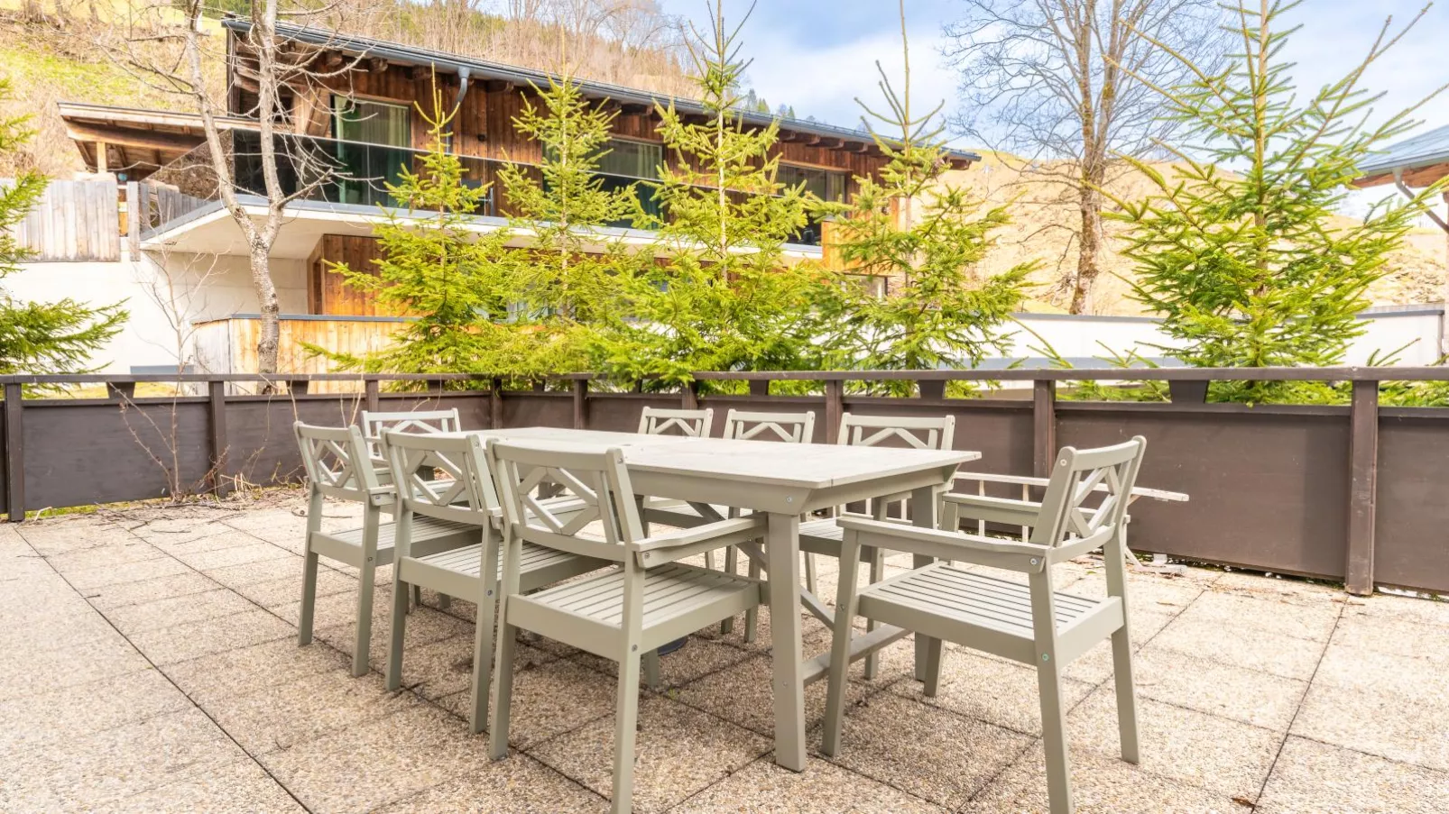 Heimelig L-Terrace balcony