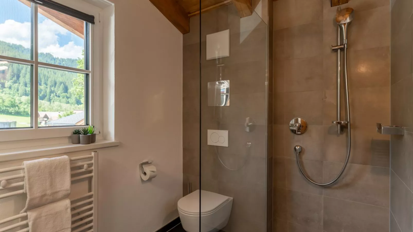 Tauernlodge Krimml 2B-Bathroom