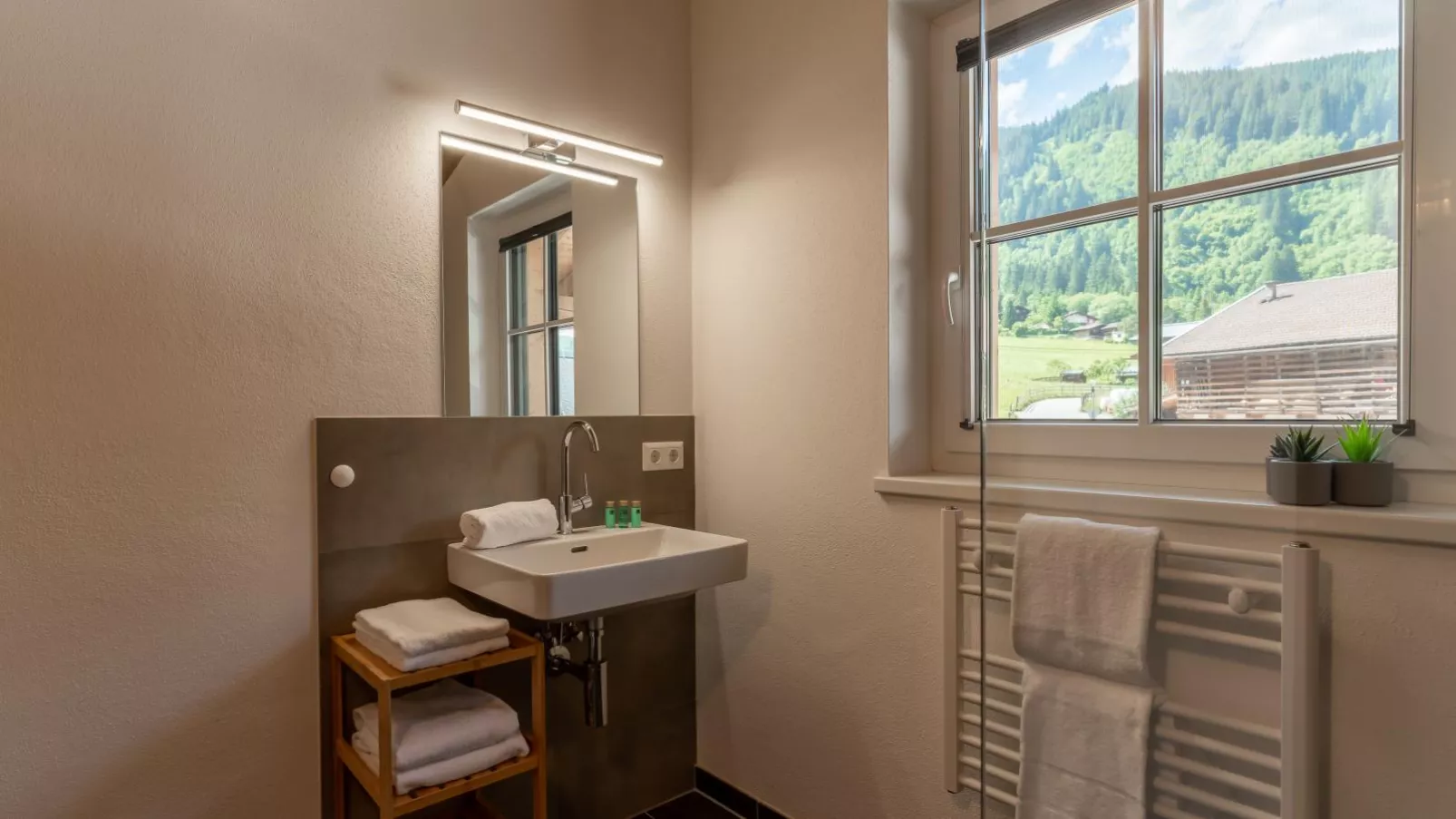 Tauernlodge Krimml 2B-Bathroom