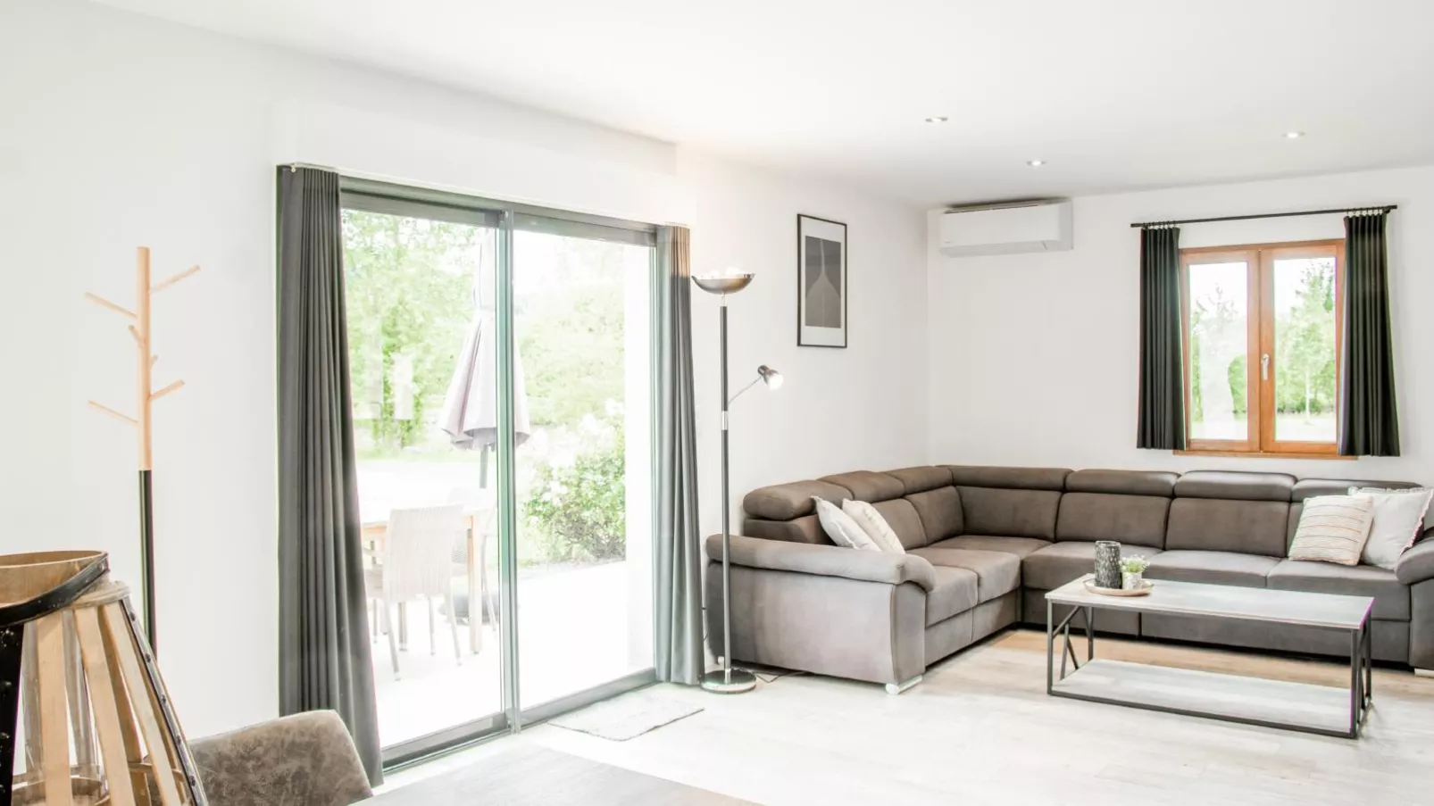 Le Lac Bleu 22-Living room