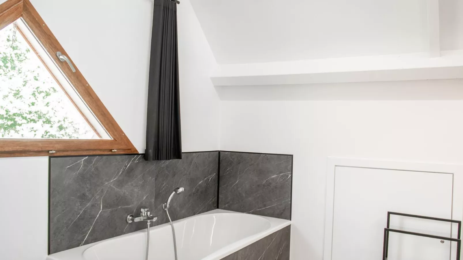 Le Lac Bleu 22-Bathroom