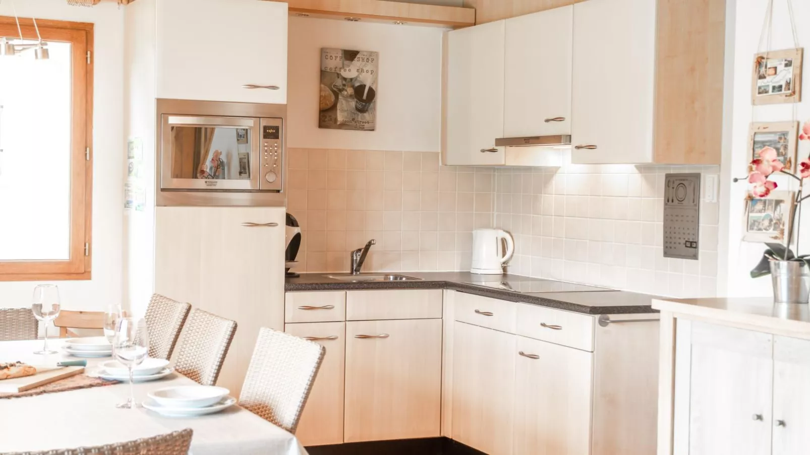 Le Lac Bleu nr 33-Kitchen