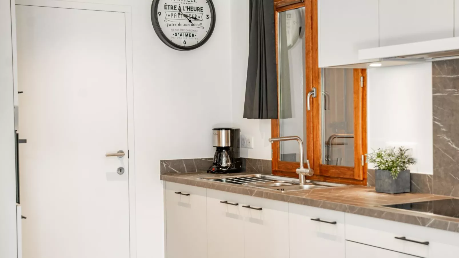 Lac Bleu 16-Kitchen