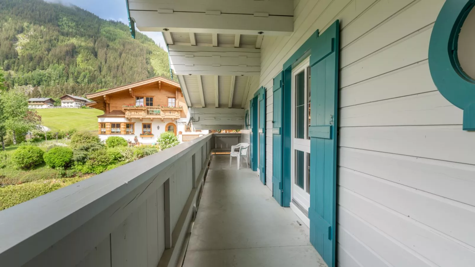 Chalet Tetteroo-Terrace balcony