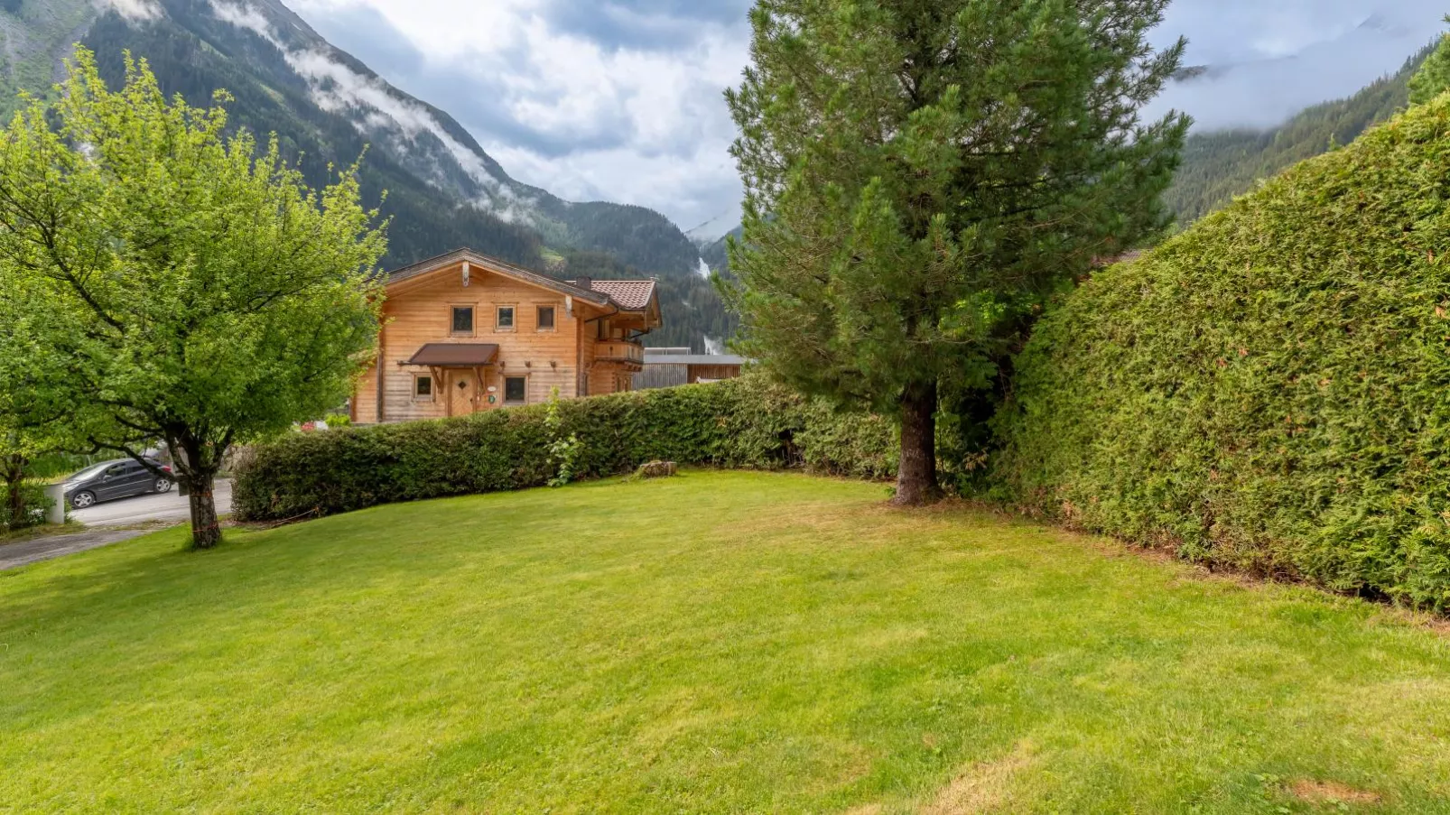 Chalet Tetteroo-Gardens summer