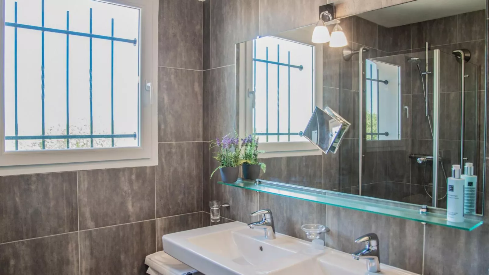 Les Graves-Bathroom