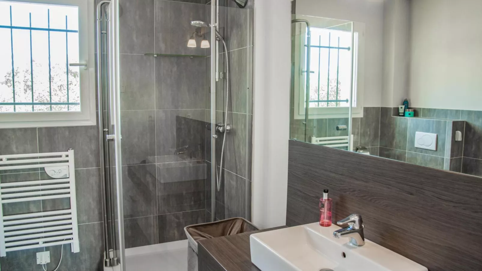 Les Graves-Bathroom