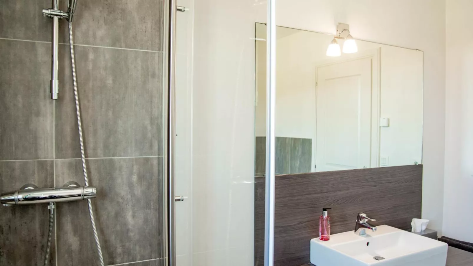 Les Graves-Bathroom