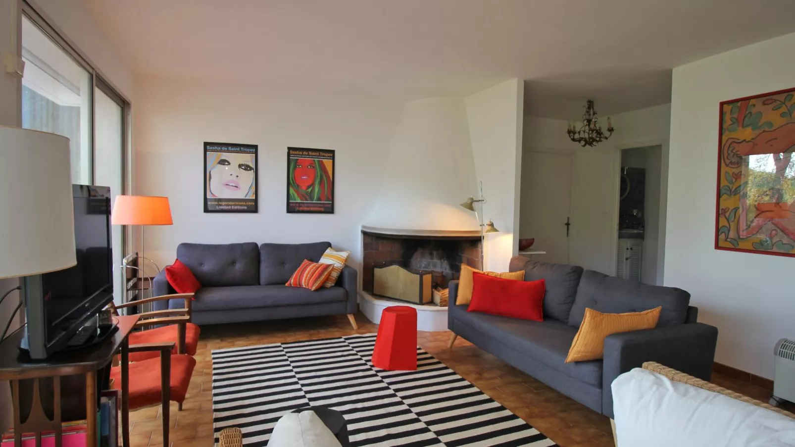 Loumic-Living room