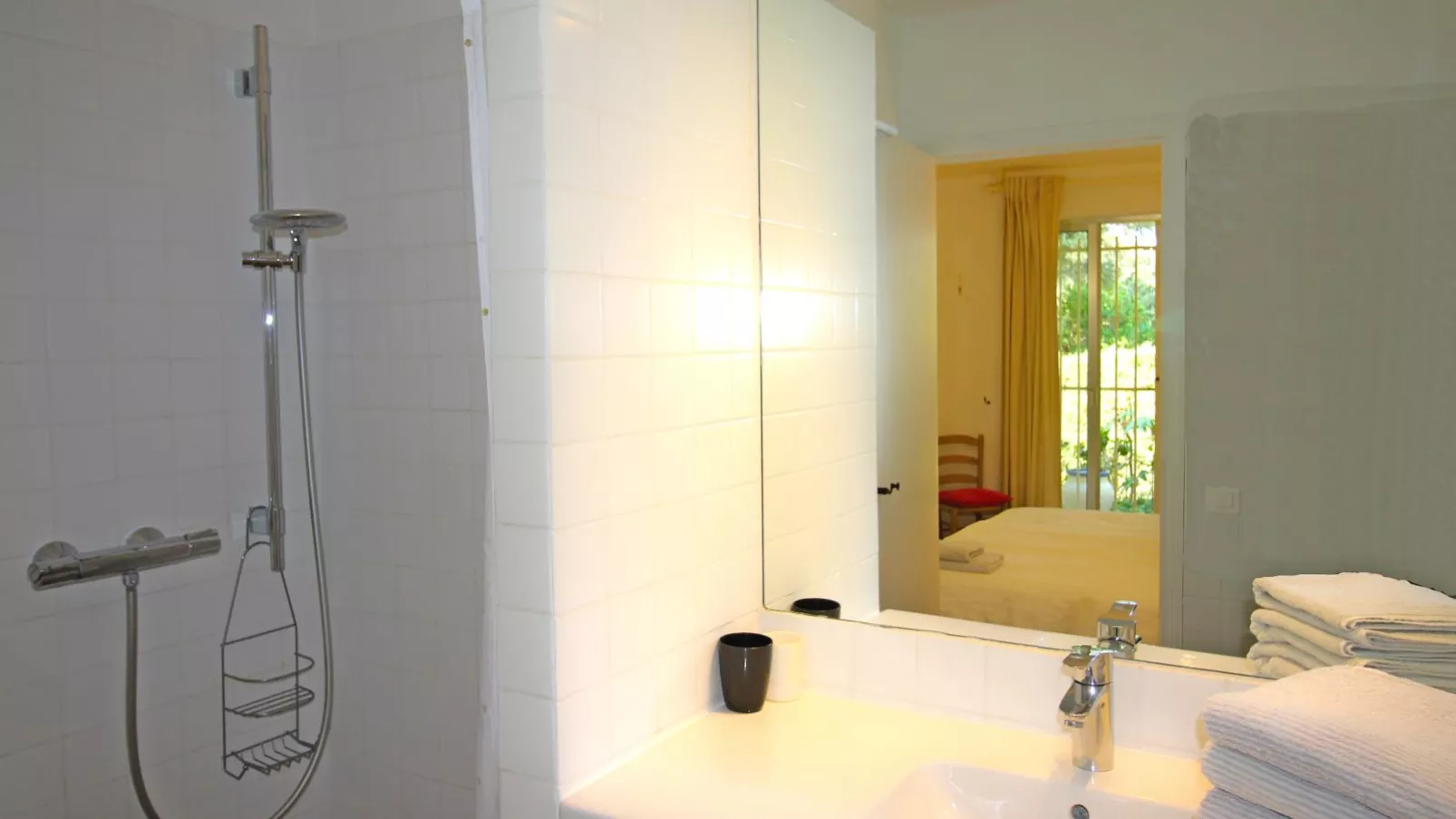Loumic-Bathroom