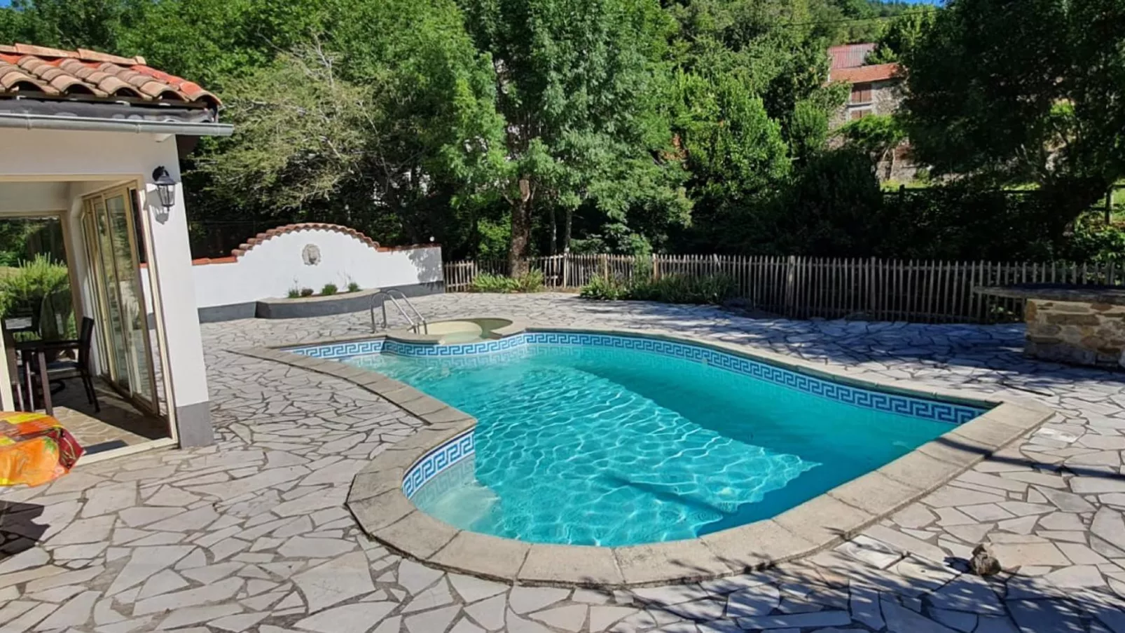 Le Castelas-Schwimmbad