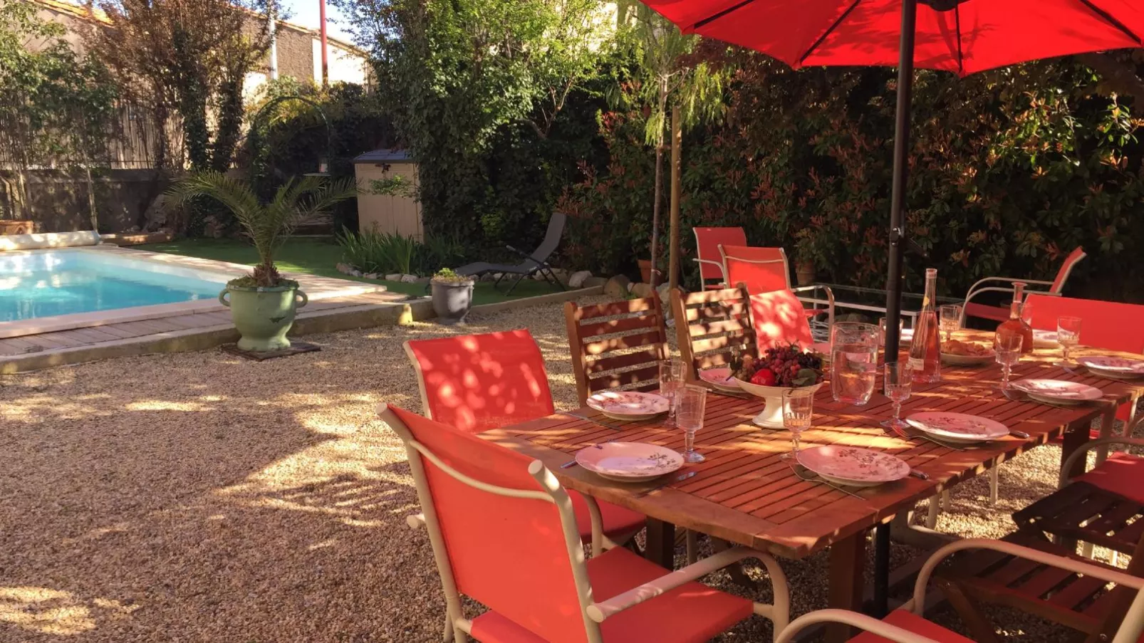 La maison des Vendangeurs-Gardens summer
