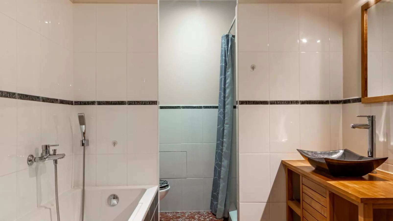 La maison des Vendangeurs-Bathroom