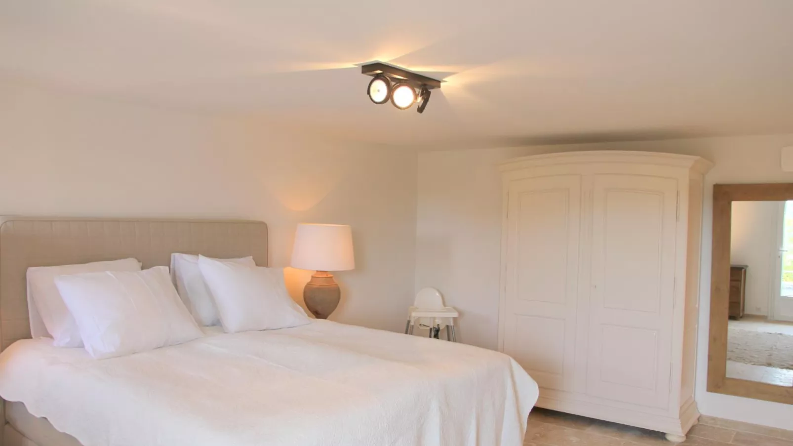 Villa les Oiseaux-Bedroom