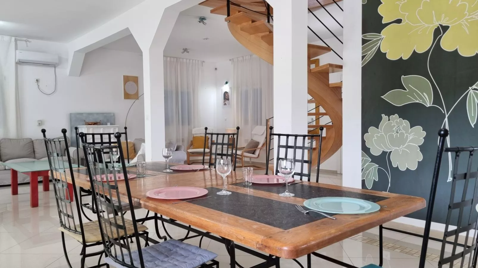 Clos des Oliviers-Dining room