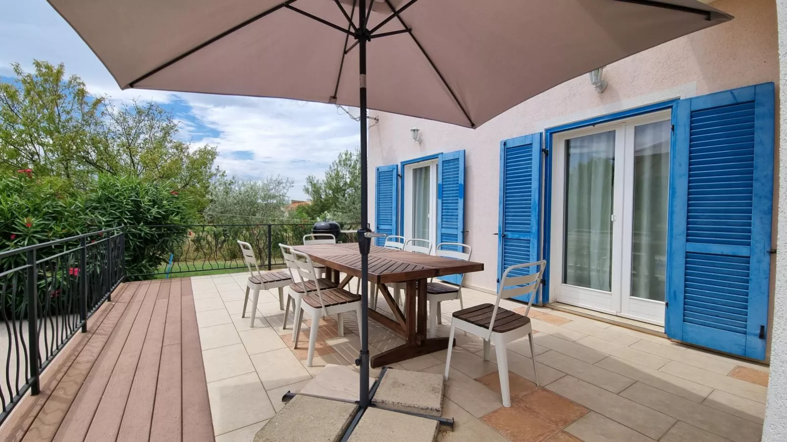Clos des Oliviers-Terrace balcony