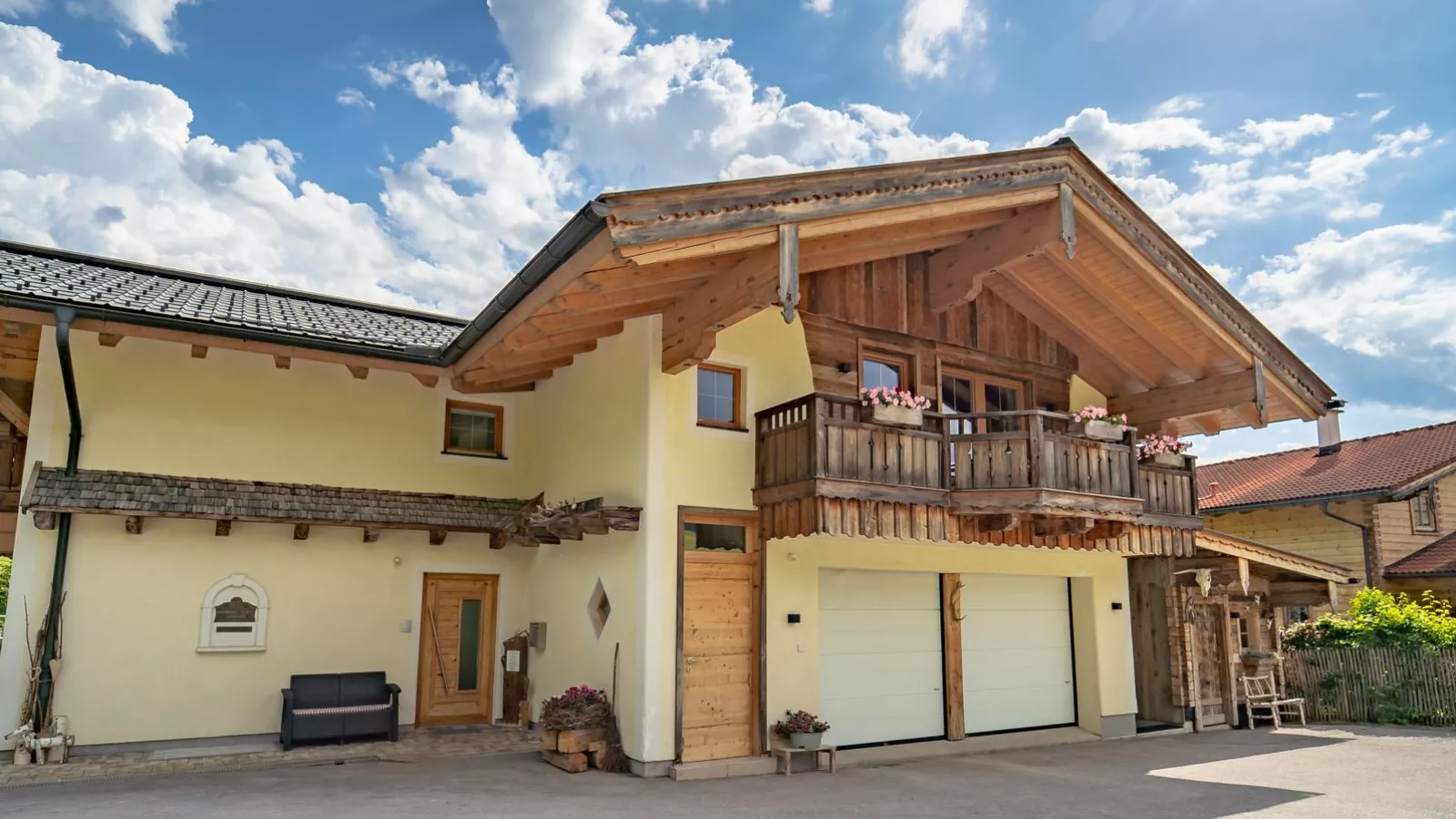 Sommerstein-Exterior summer