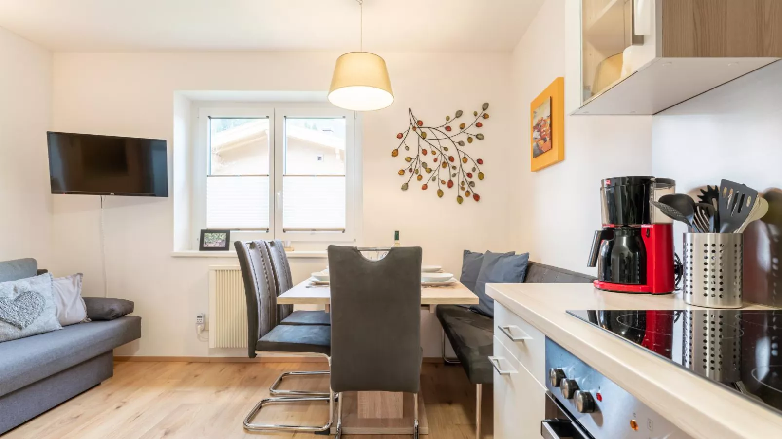 Conny-Dining room