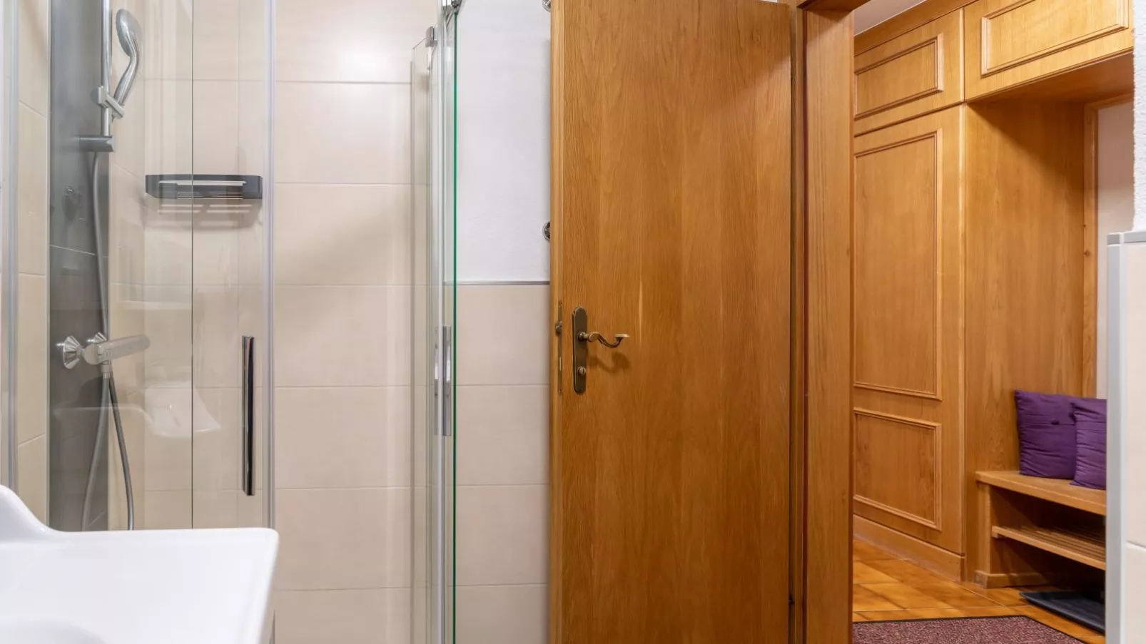 Conny-Bathroom