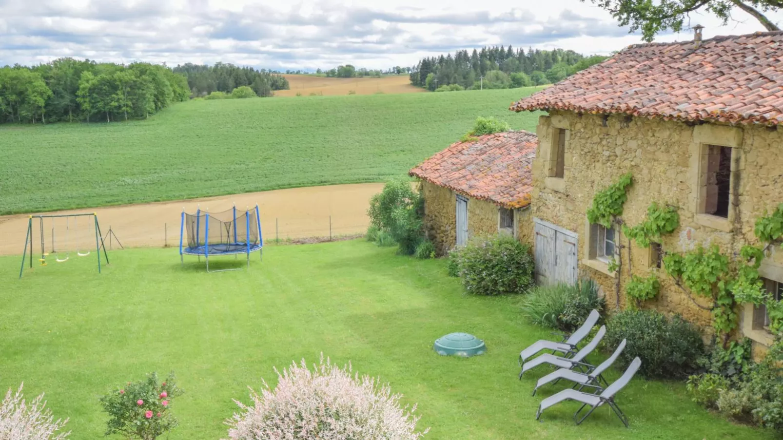 Grande Gite Bassoues-Gardens summer