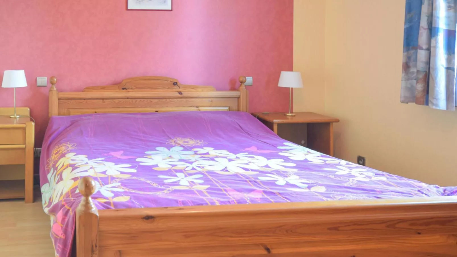 Grande Gite Bassoues-Bedroom
