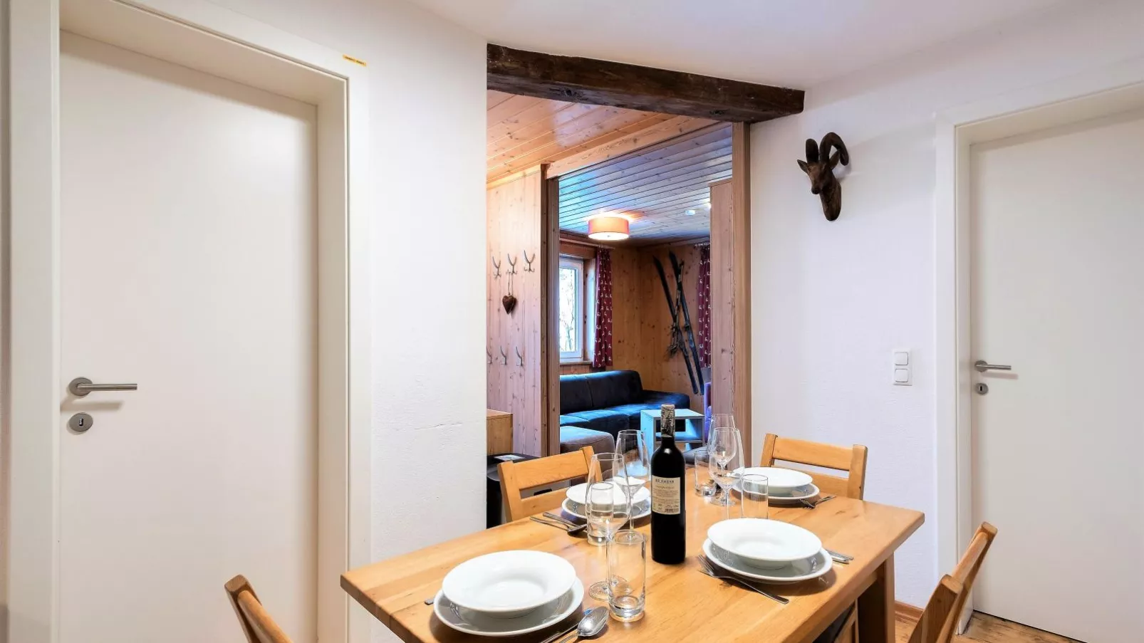 Alpensteinbock Saalbach-Dining room