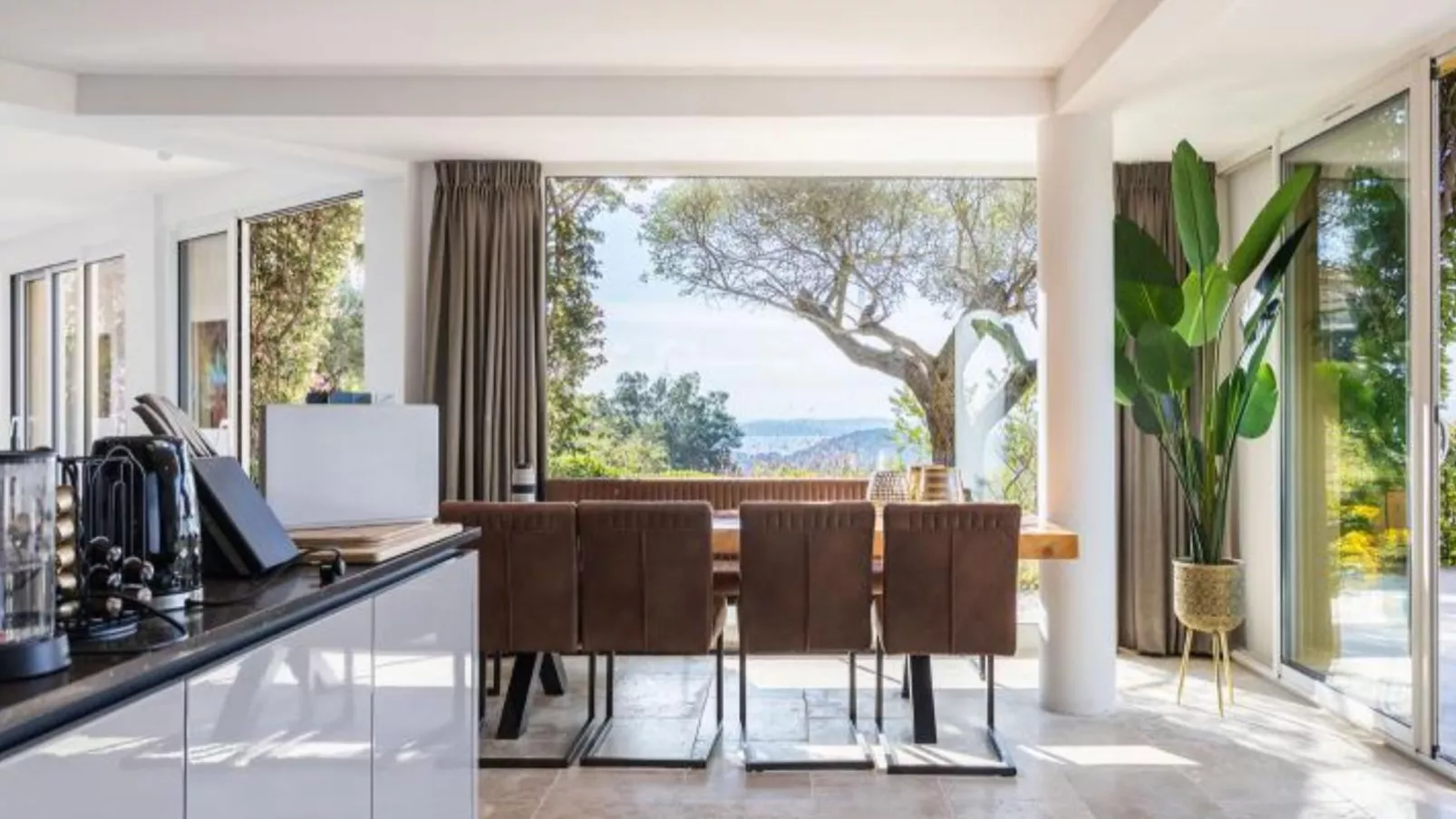 Golf dOr C6-Dining room