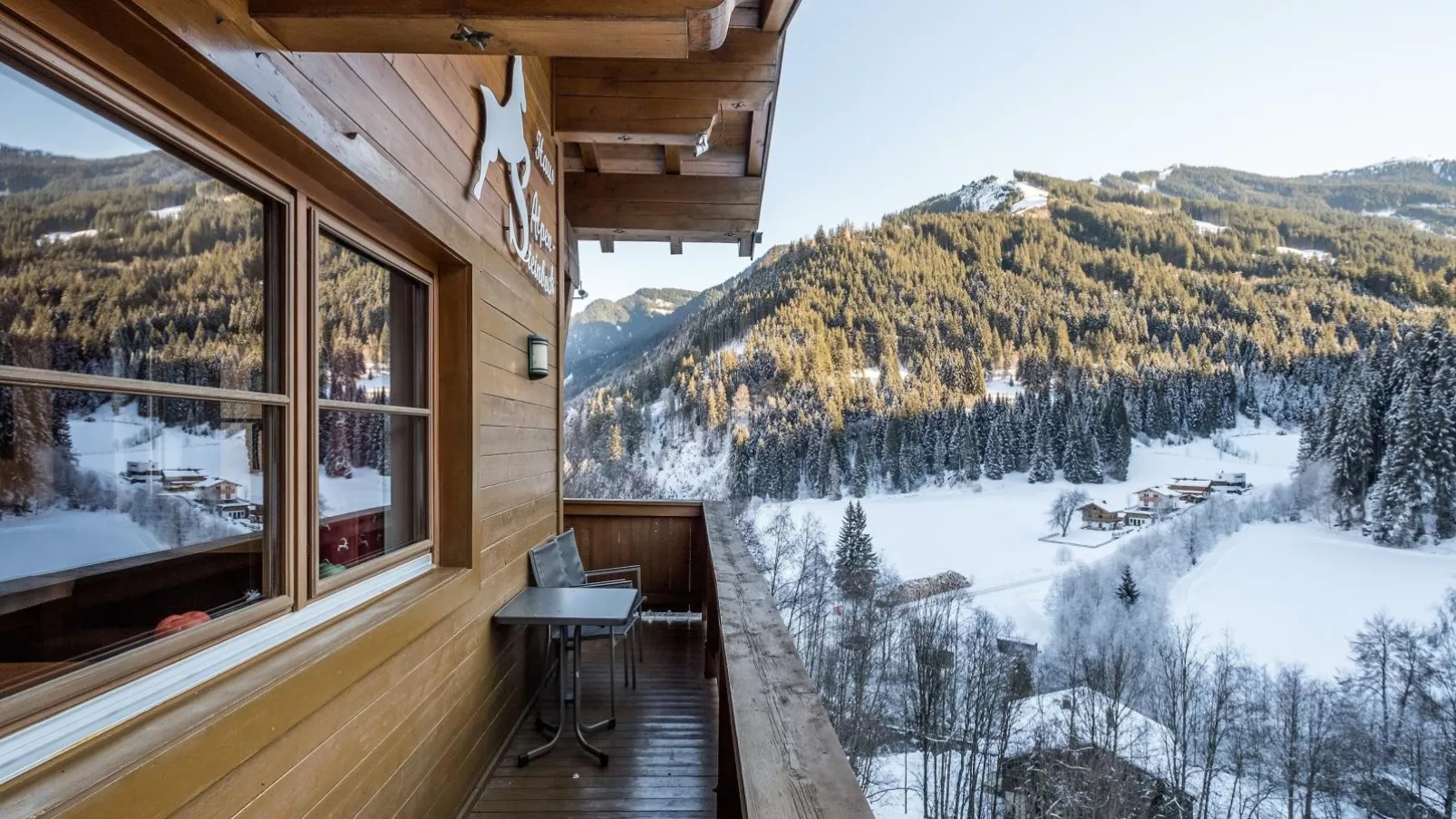 Alpensteinbock Saalbach-Terrace balcony