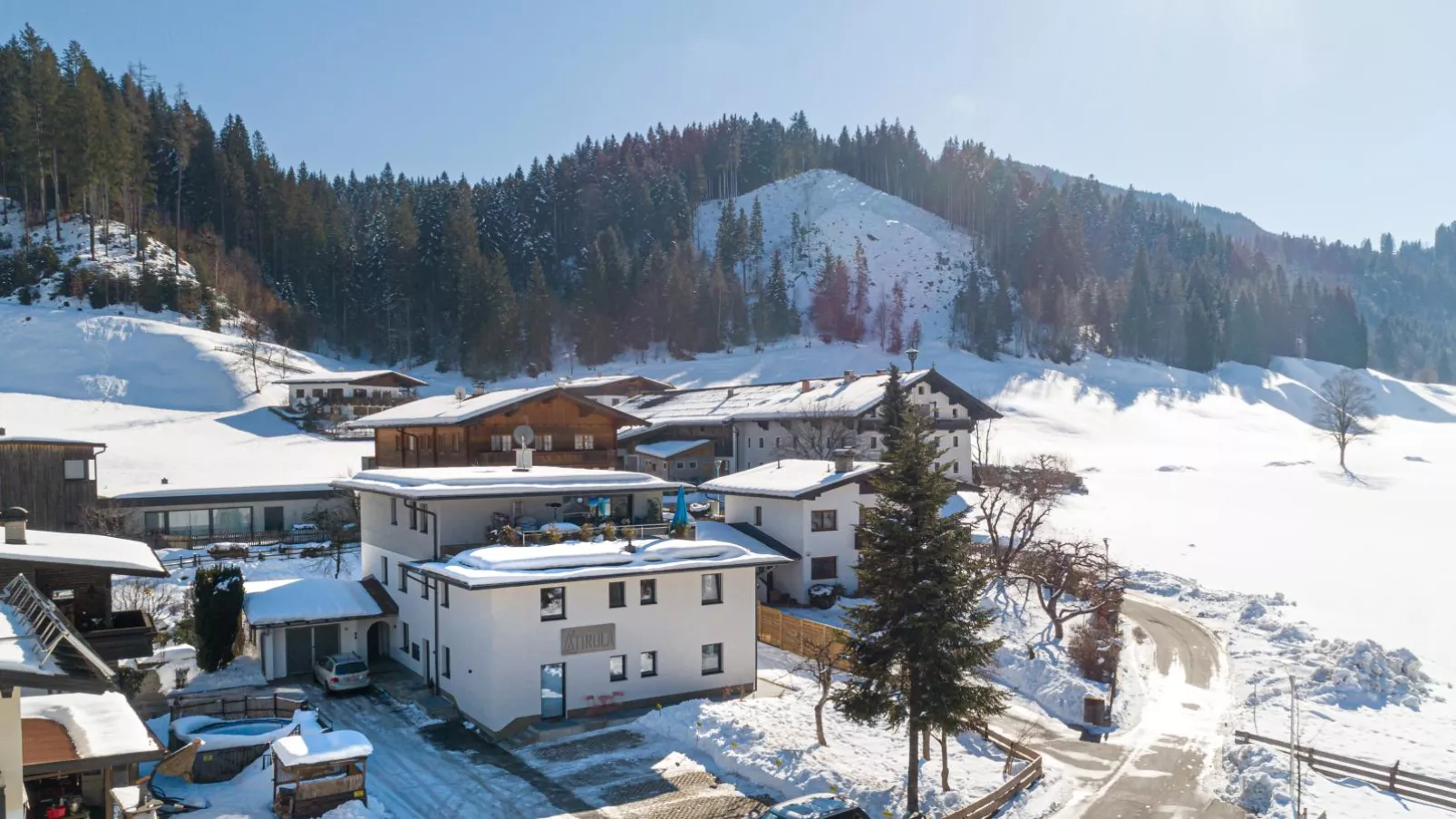 Tirola Bude Lisi Sepp Top 3-4-Exterior winter