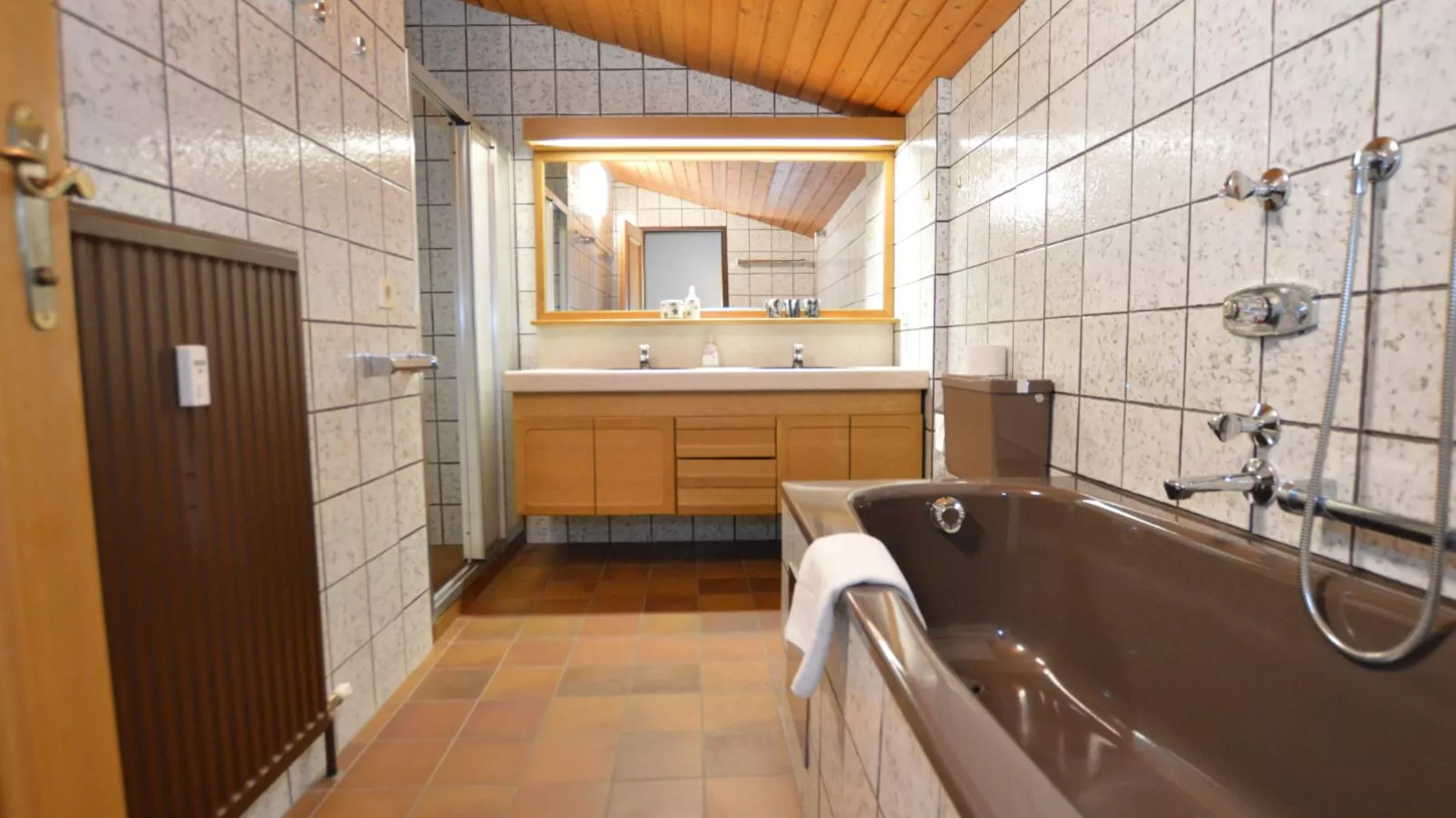 Family Apartment-Badezimmer