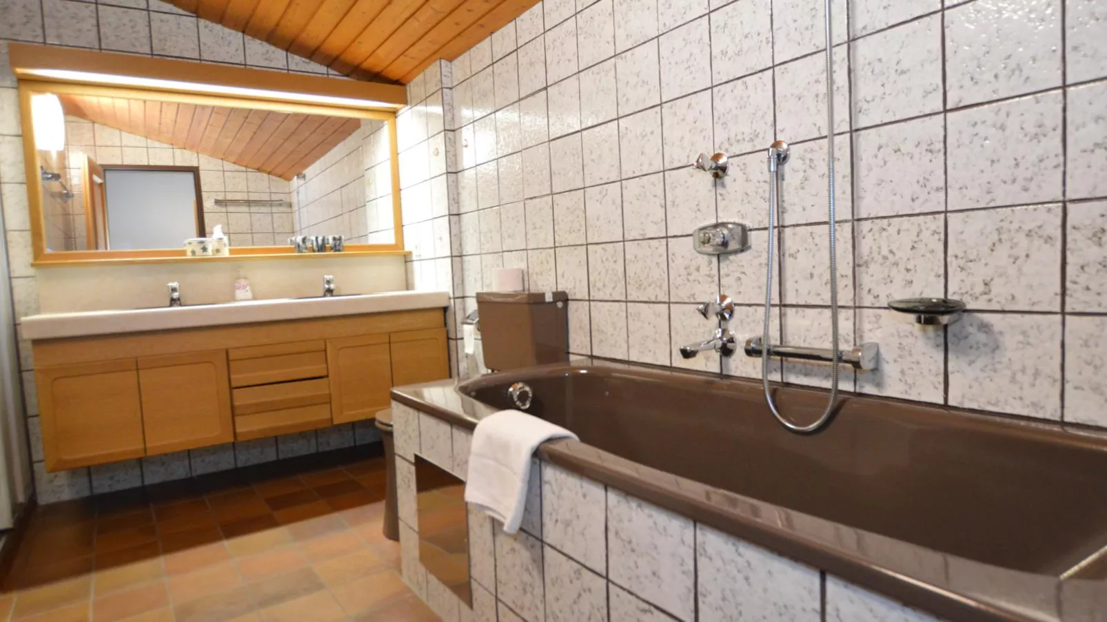 Family Apartment-Badezimmer