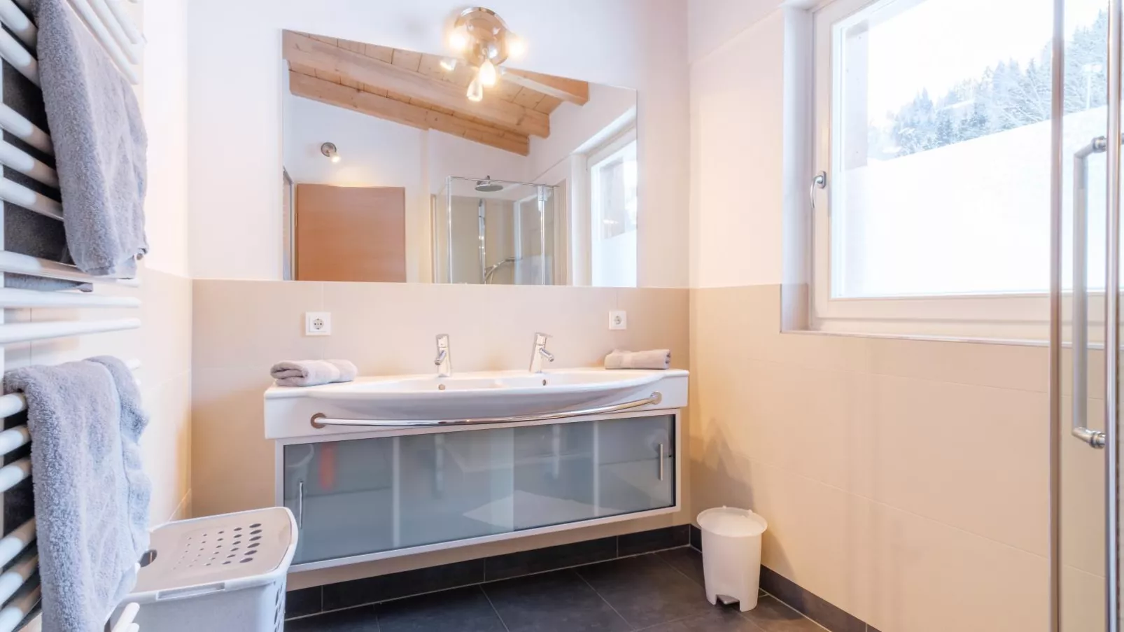 Saalbach Hinterglemm-Bathroom