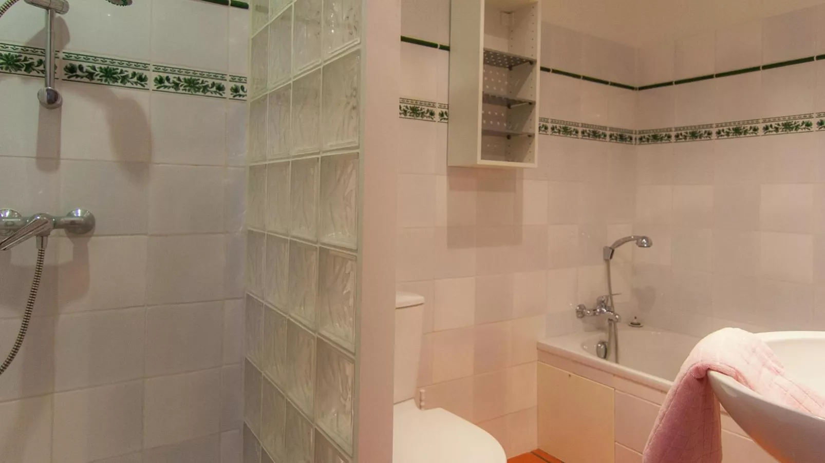 Gapard La Grange-Bathroom