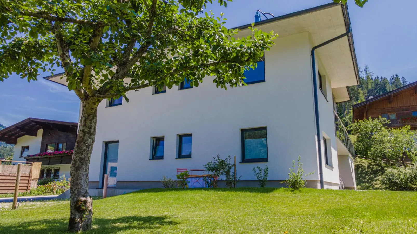 Tirola Bude-Exterior summer