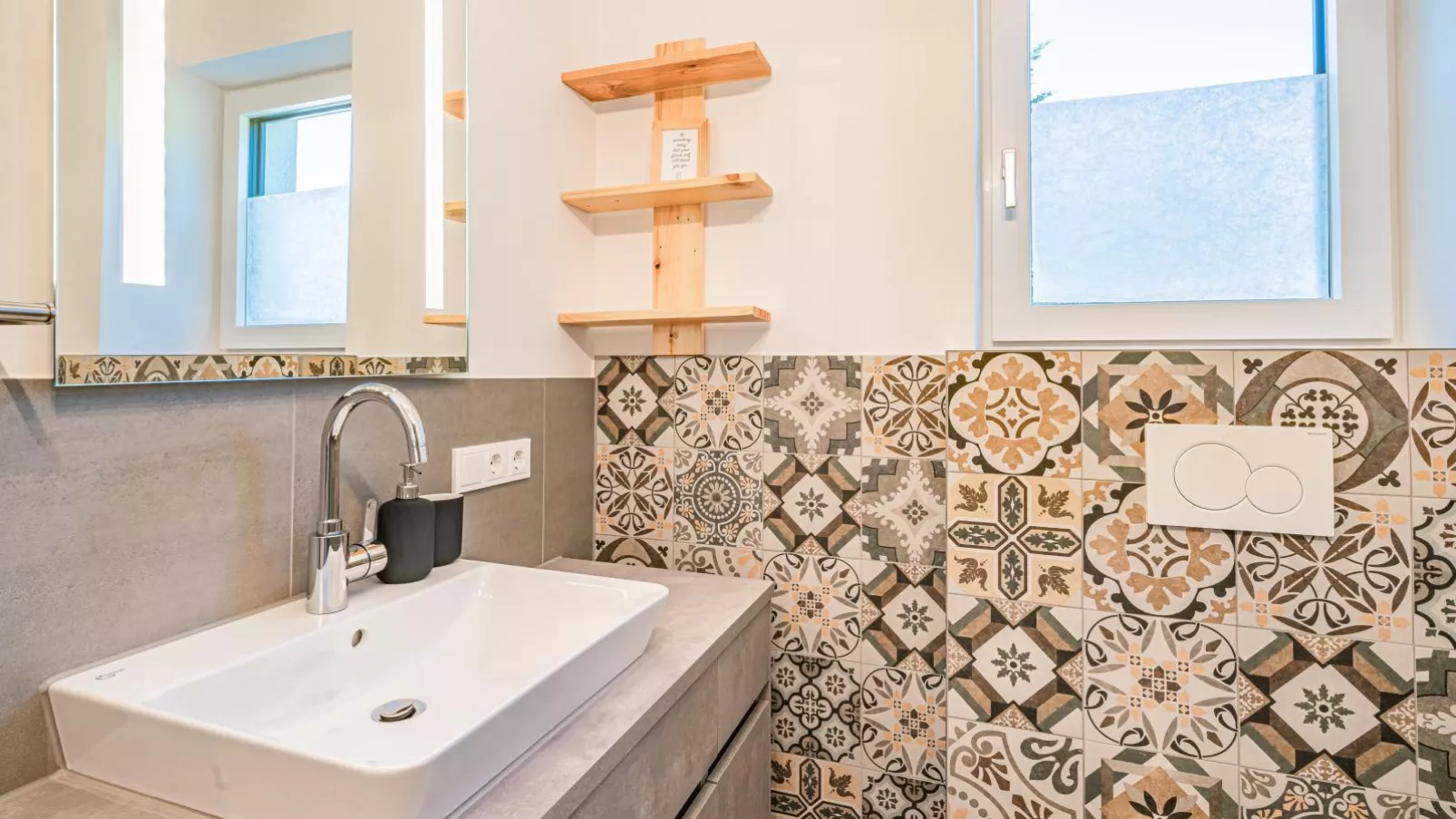 Tirola Bude-Bathroom