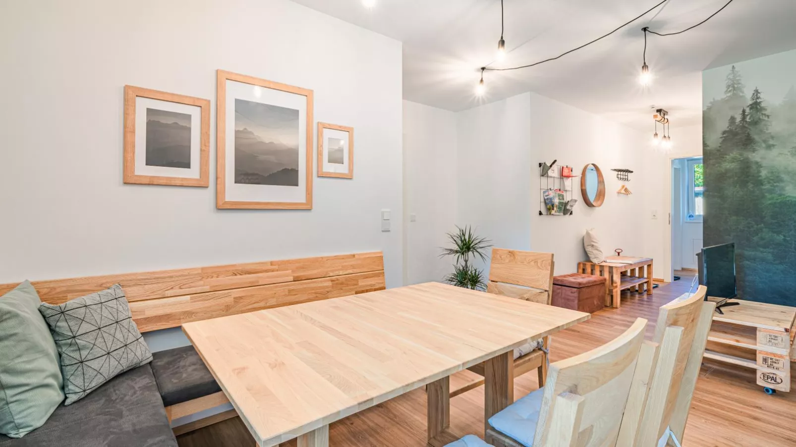Tirola Bude-Dining room