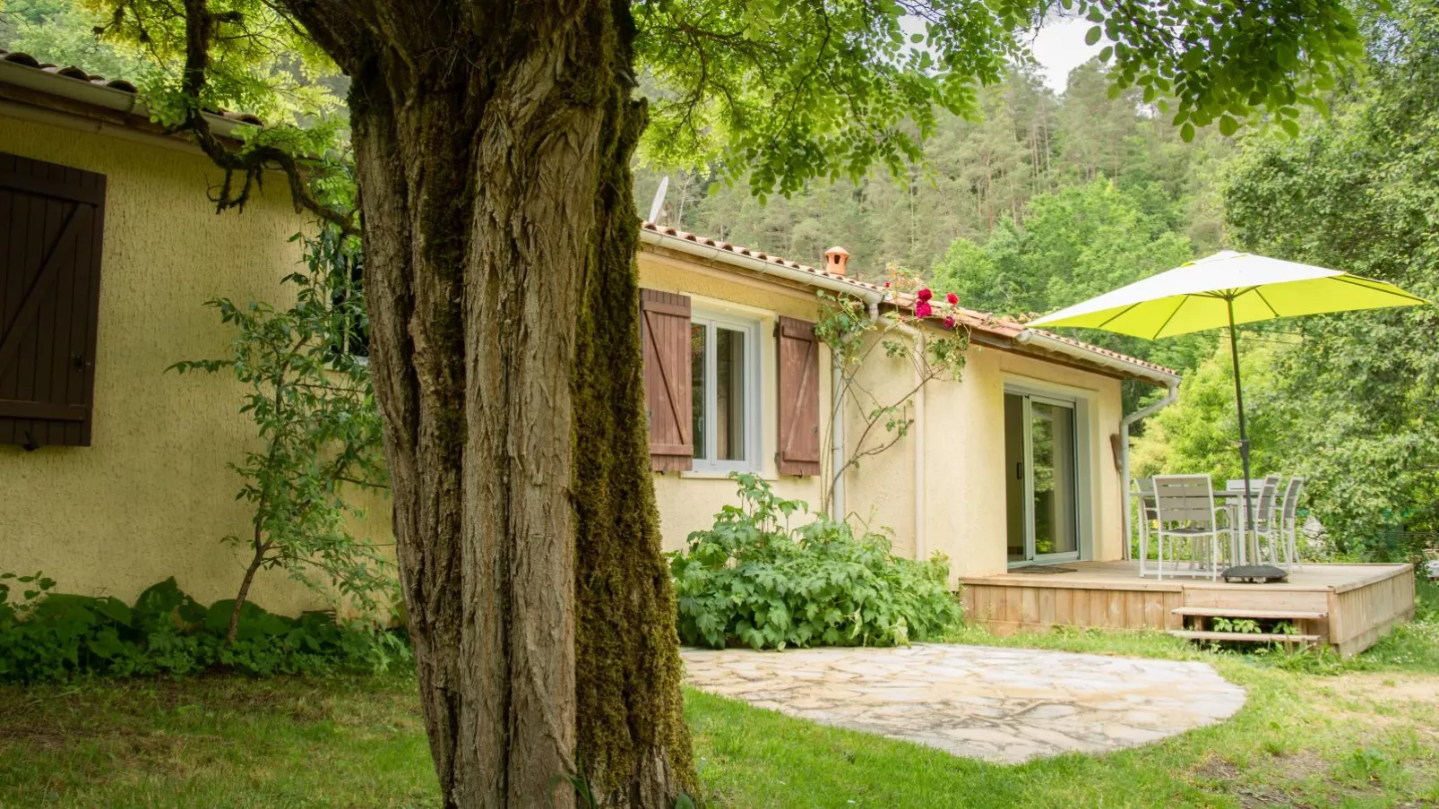 Gite Moulin de lAlbarède-Gardens summer