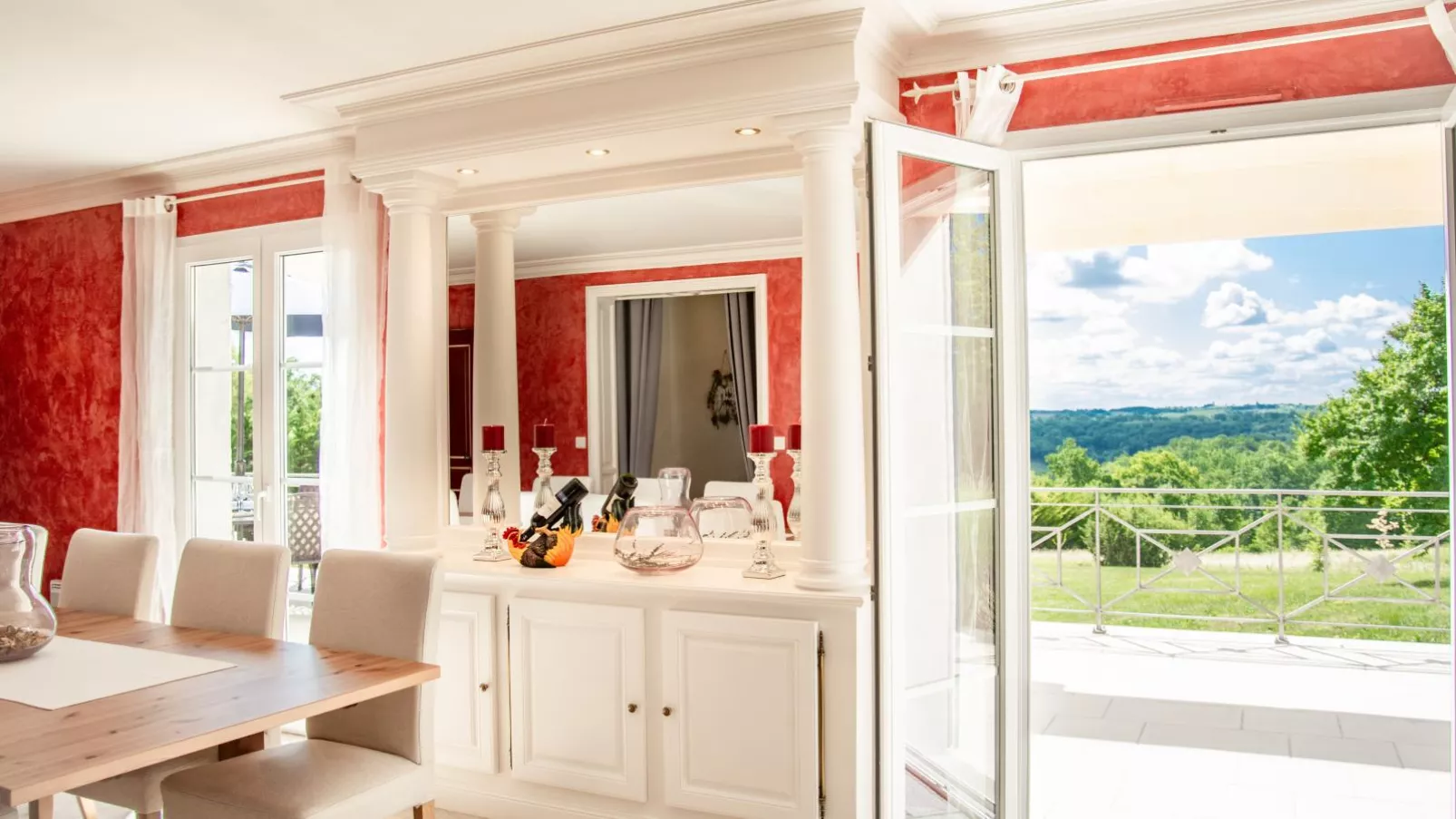 Villa de Montaigu-Dining room
