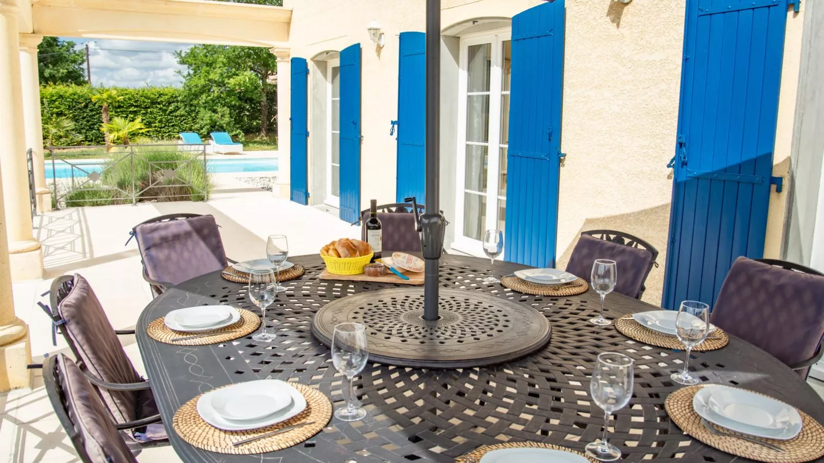 Villa de Montaigu-Terrace balcony