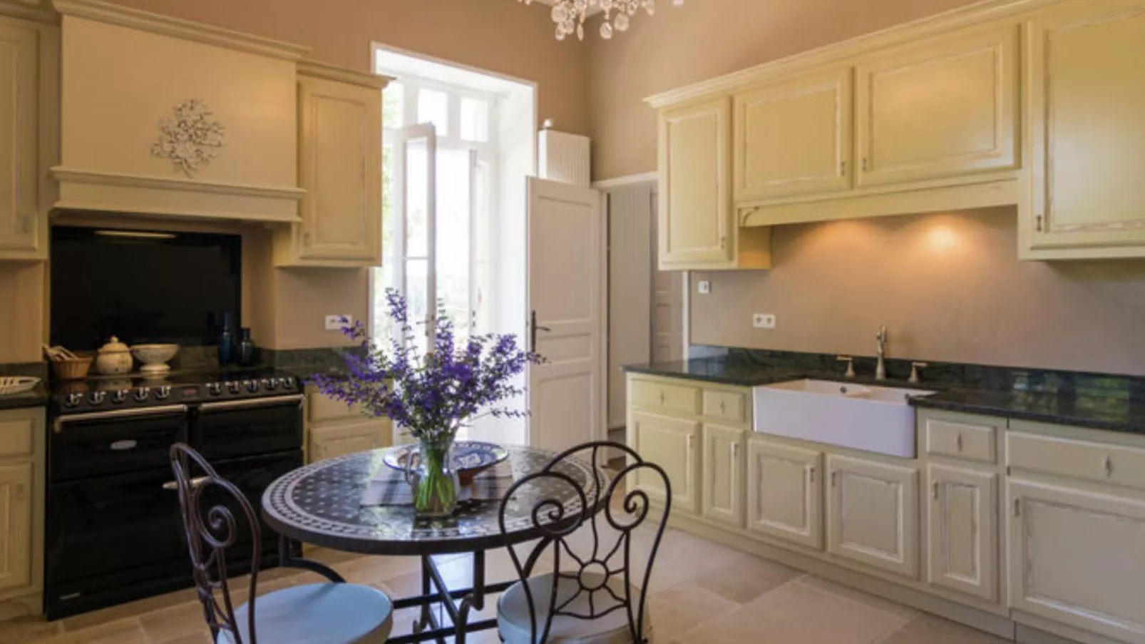 Le Petit Chateau-Kitchen